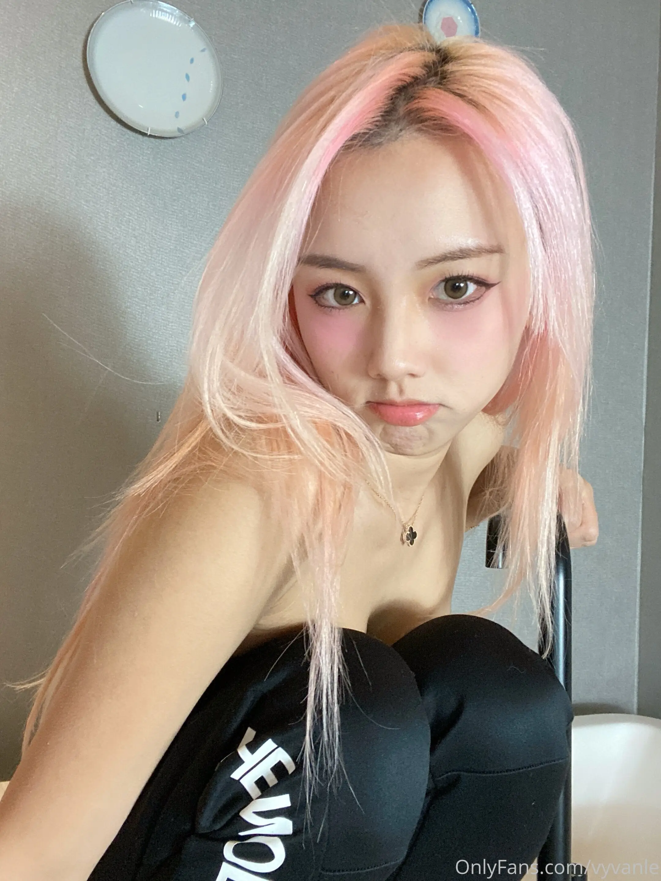 图片[2]-Vyvan Le Topless Bathroom-AQA.CC